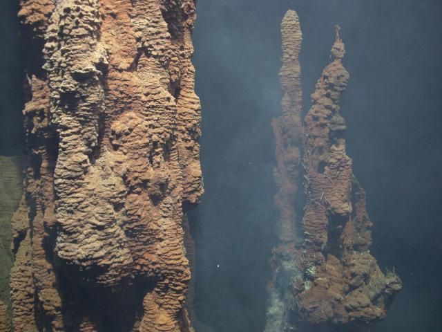 Vent structures at Mariner (2006)