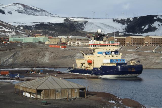 Oden at McMurdo Station (2010)